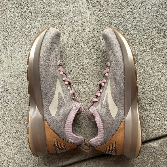 NWOT Brooks Levitate 2 Limited Edition Le Pink Running Shoes size 10 - Picture 6 of 8